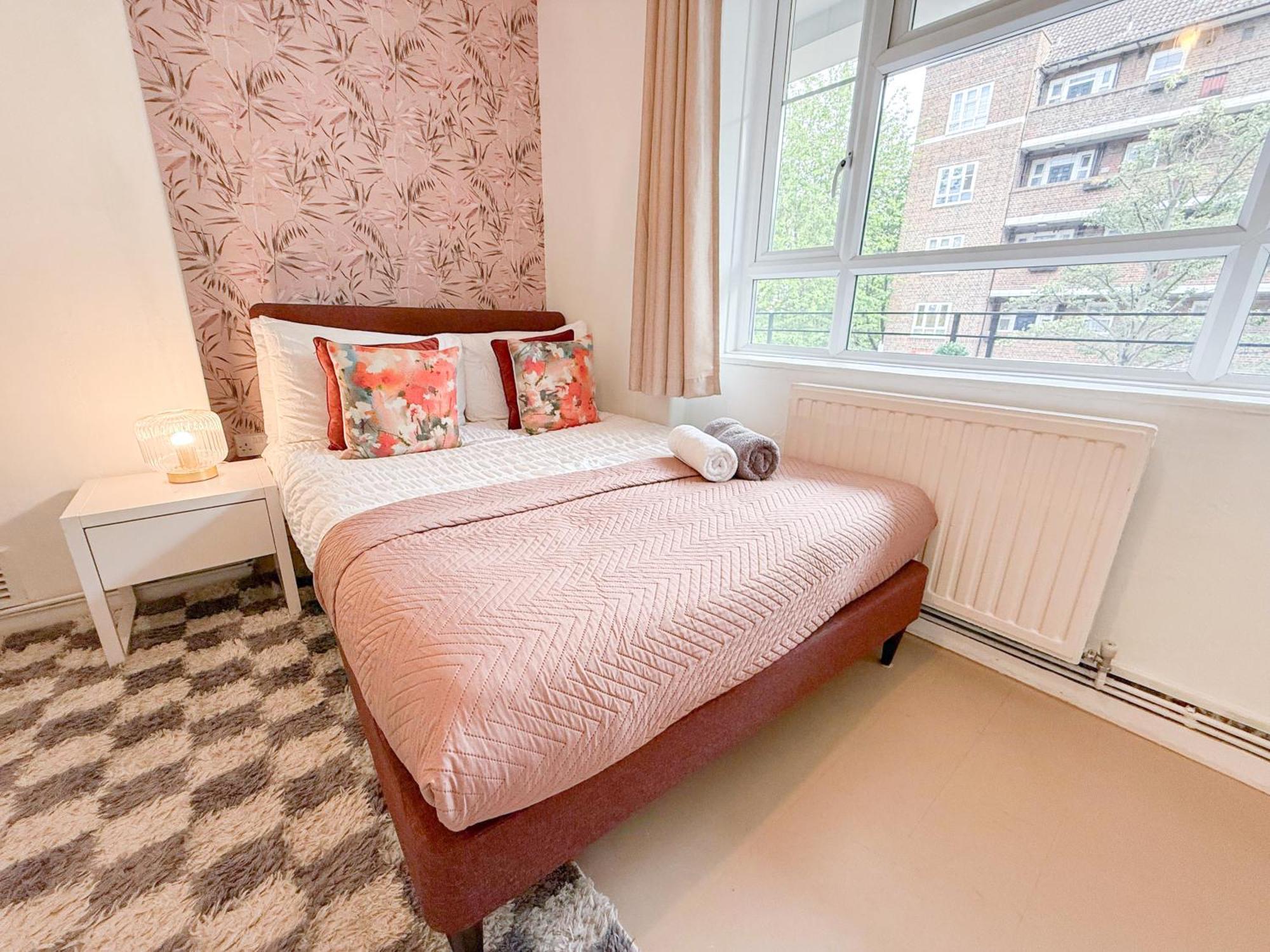 Appartement Like 2-bedroom Flat With Free Wi-fi In White City, Hammersmith, Shepherds Bush Londen