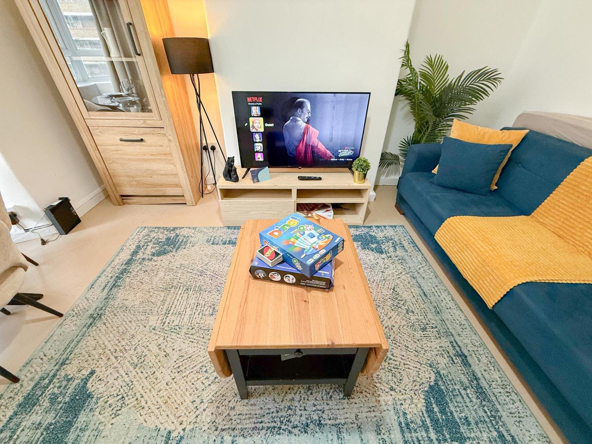 Like 2-bedroom Flat With Free Wi-fi In White City, Hammersmith, Shepherds Bush * Londen