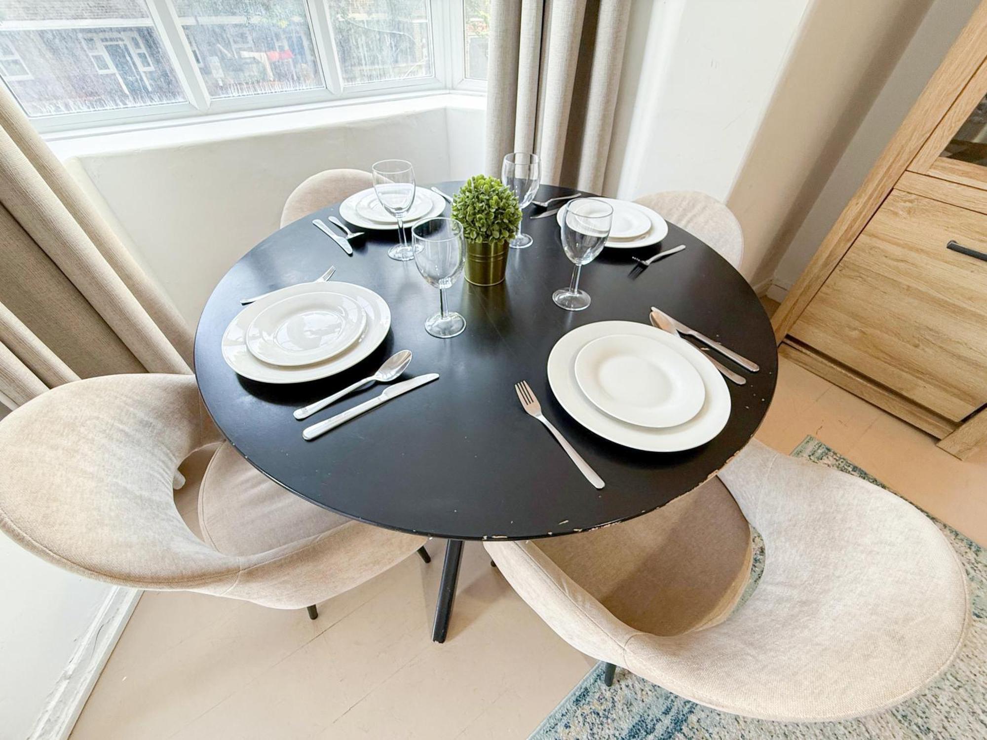 Appartement Like 2-bedroom Flat With Free Wi-fi In White City, Hammersmith, Shepherds Bush *